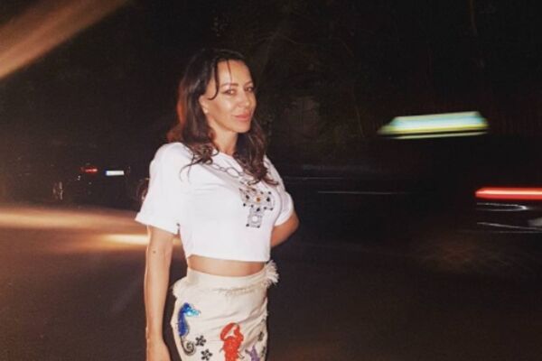 GOSPODI POMILUJ! Oprostite joj, ne zna šta čini: Romana htela da bude moderna pa obukla OVU kataklizmu! (FOTO)