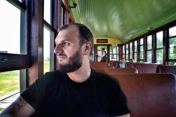 PRVI SRPSKI GEJ AKTIVISTA SE JAVIO IZ KANADE: Povukli smo se zbog partokrata, režimskih medija i kojekakvih Azdejkovića!