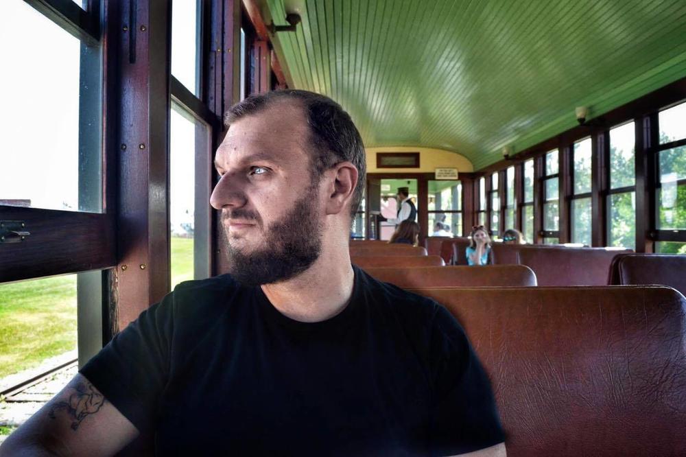 PRVI SRPSKI GEJ AKTIVISTA SE JAVIO IZ KANADE: Povukli smo se zbog partokrata, režimskih medija i kojekakvih Azdejkovića!