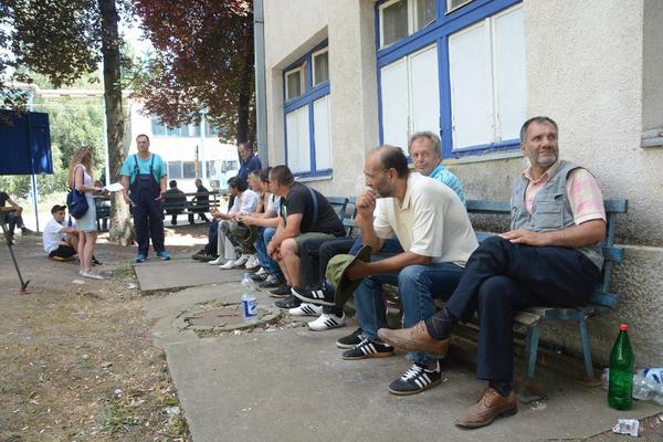 ZAMRZNUT ŠTRAJK GLAĐU U GOŠI! Došlo je do pomaka, ali sudbina radnika i dalje neizvesna (FOTO)