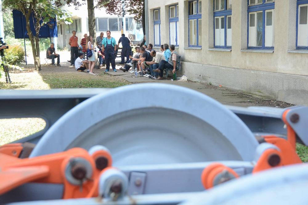 RADNICIMA PREKIPELO, IZVODE VILJUŠKARE! Radikalizacija štrajka u Goši!