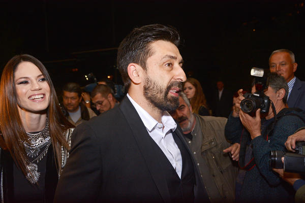 NAKON IZJAVE O HRVATIMA, OGNJEN PONOVO SKANDALIZOVAO JAVNOST! Vuk se jako lepo ljubi u usta i grli kako treba... (FOTO)