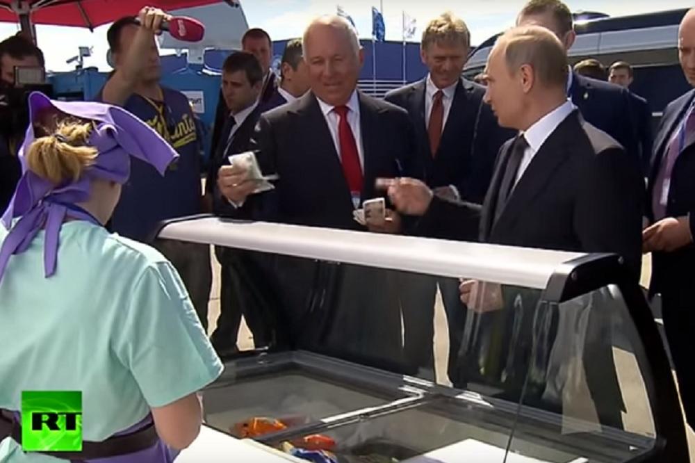 ONO KAD PUTIN ČASTI: Kupio je sladoled ministrima, ali jedan mu je odbio poslušnost! (VIDEO)