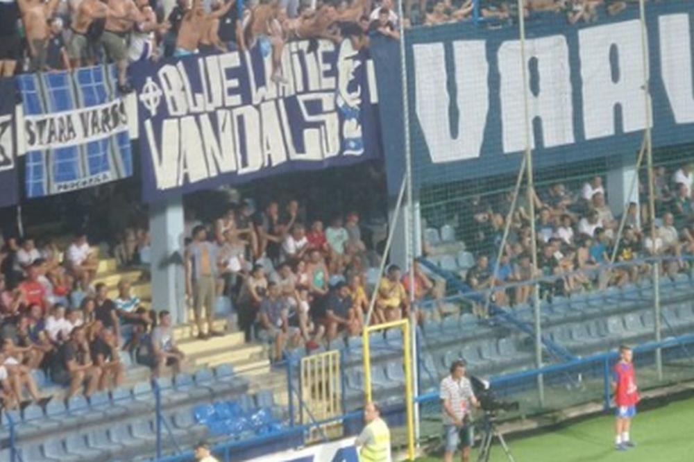 Varvari prebrutalnim transparentom odgovorili Grobarima na uvrede zbog Kosova: Dok smo mi krvarili... (FOTO)