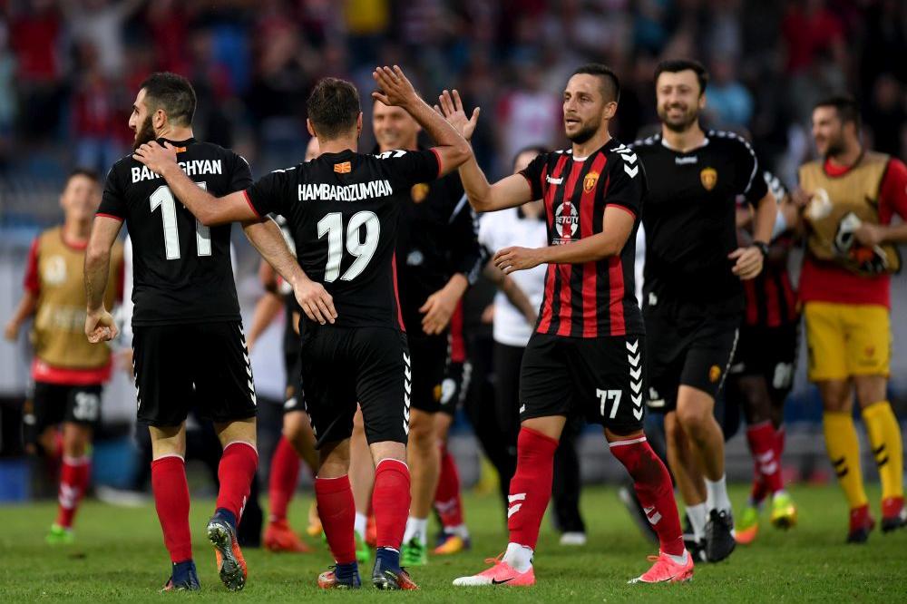 Na još jednom stadionu na Balkanu se pojavio transparent koji je OBAVEZAN na mečevima Crvene zvezde! (FOTO) (VIDEO)