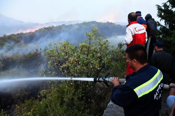POŽARI I DALJE AKTIVNI: Bolja situacija, stigla pomoć!