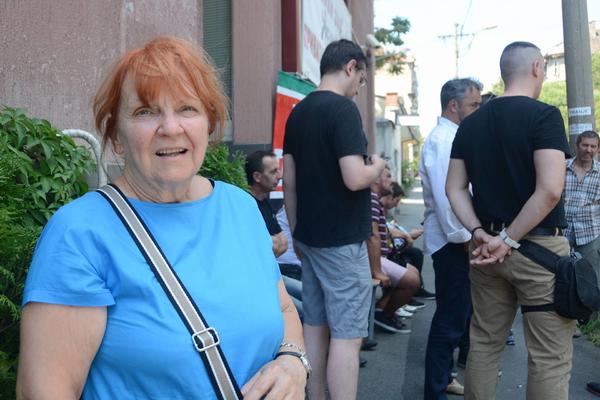 SIN MI JE OSTAO NEPOKRETAN OD STRESA OD KAD SU NAS IZVRŠITELJI ISELILI! Potresna priča Branke koja je došla da podrži samohranu majku koju izbacuju na ulicu!