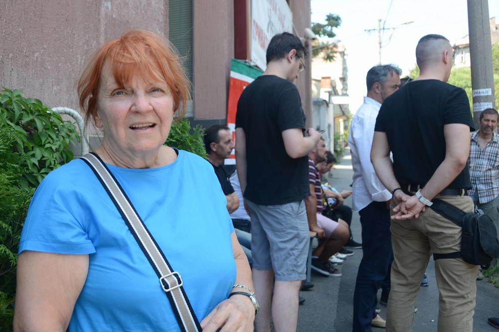 SIN MI JE OSTAO NEPOKRETAN OD STRESA OD KAD SU NAS IZVRŠITELJI ISELILI! Potresna priča Branke koja je došla da podrži samohranu majku koju izbacuju na ulicu!