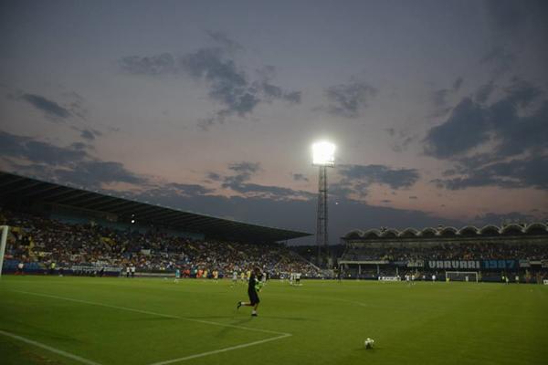 NEOBIČNE SCENE U PODGORICI: Prvo ovacije celog stadiona za dvojicu, a onda zvižduci i muk među Grobarima za jednog igrača Partizana! (VIDEO)