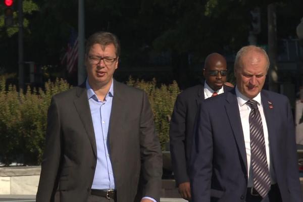 AMERIKANCI SU OVIM PITANJIMA PREZNOJILI VUČIĆA: Otkriveno, šta toliko žulja  predsednika Srbije! POGLEDAJTE DOKUMENT! (FOTO)