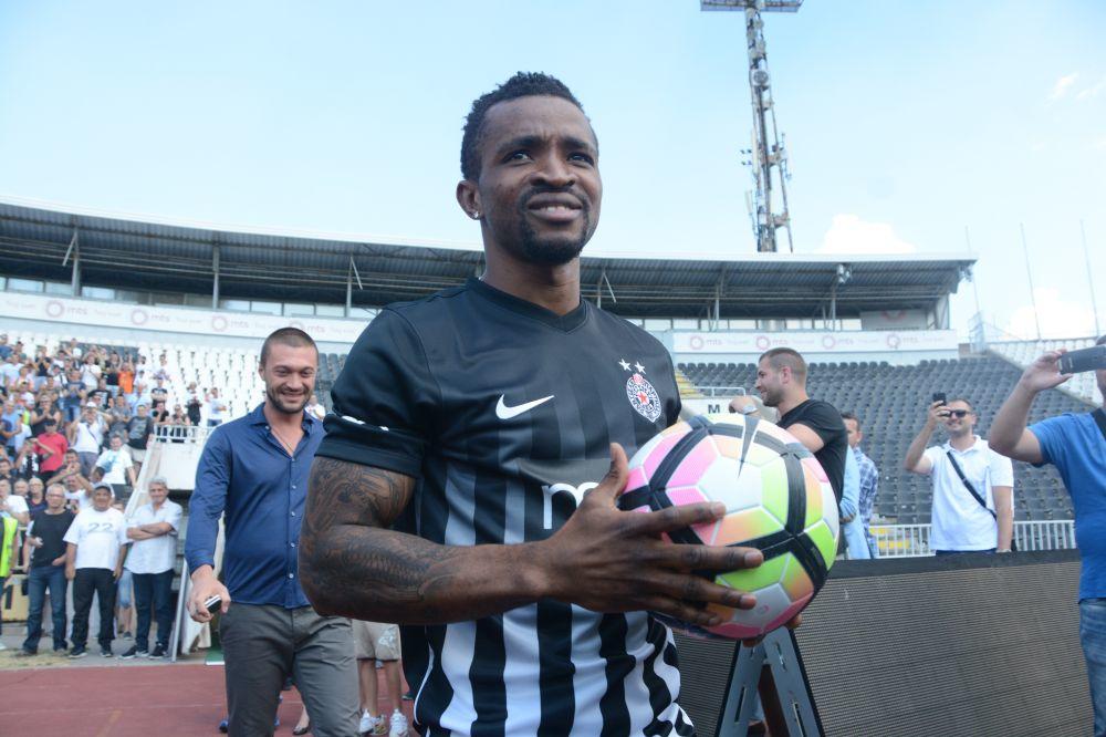 PREBIZARNA UTAKMICA: Golman Olimpijakosa vratio uslugu Kljajiću, Suma iskoristio kiks! (VIDEO)