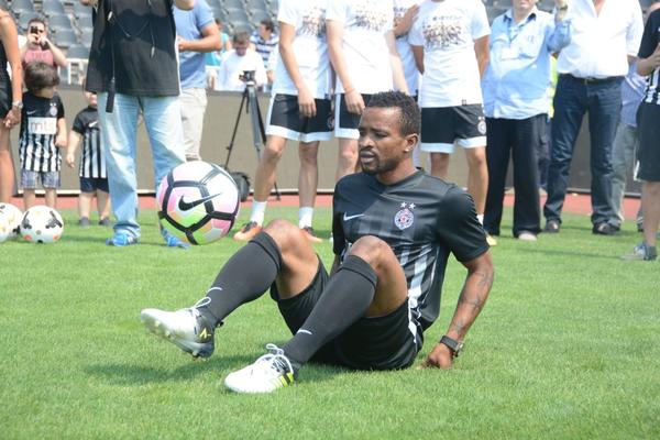 ŠTA ĆE PARTIZANU SUMA? Plaćen tolike pare, a ne može da odigra ni 10 minuta?! Pa, što je onda uopšte i doveden?! (FOTO) (VIDEO)