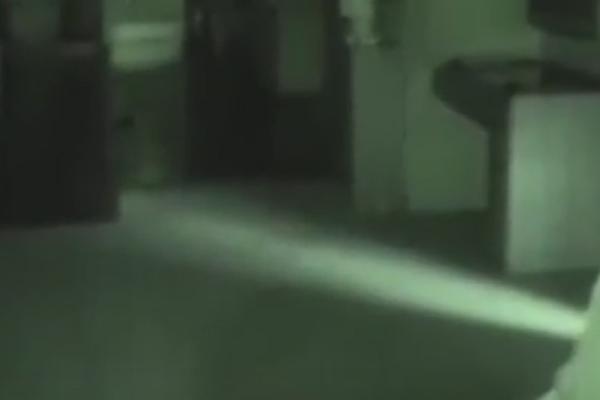 KAO U HOROR FILMU: Muškarac živeo sa njom MESECIMA u kući, A DA NIJE ZNALA! Pazite samo KAKO ga je OTKRILA