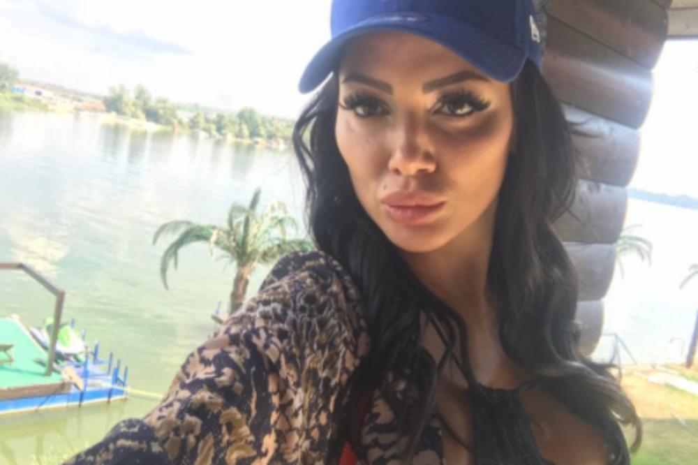 TAMARA PROŠETALA NOVU GUZU! Nakon problema sa silikonima, izašla je iz bolnice i pokazala zadnjicu (FOTO)