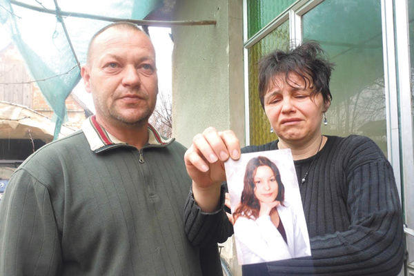 MALENA BARBARA IPAK ŽIVA? Majka i otac raspadnuti od tuge, saznali da im je ćerka u Grčkoj, a niko ništa ne preuzima! (FOTO)