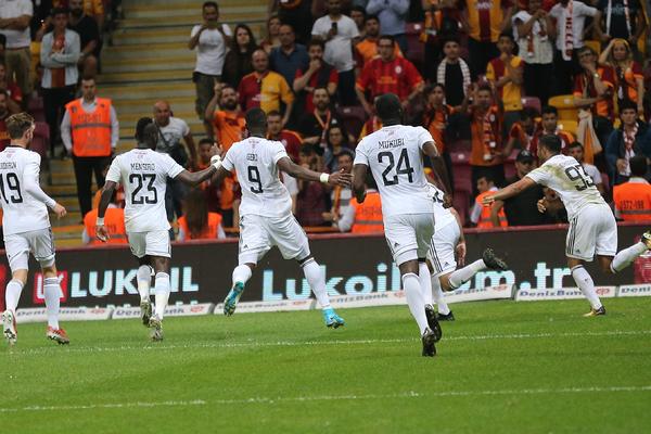 ŠOK U LIGI EVROPE! Bivši šampion se obrukao, poraz od tima za koji znaju samo kladioničari! (VIDEO)