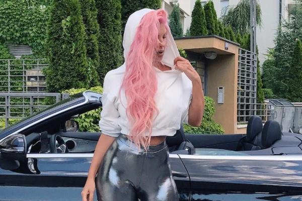 NEĆETE MOĆI DA PRESTANETE DA GLEDATE U NOVE FOTKE JK! Karleuša nikad brutalnije nije izgledala! (FOTO)