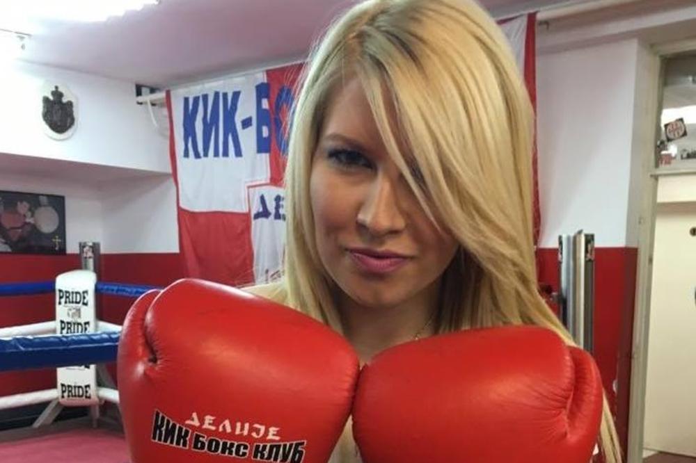 Šok! Voditeljka TV Pinka navija za Olimpijakos protiv Partizana, njoj se pridružili Vesić i Sarapa! (VIDEO)