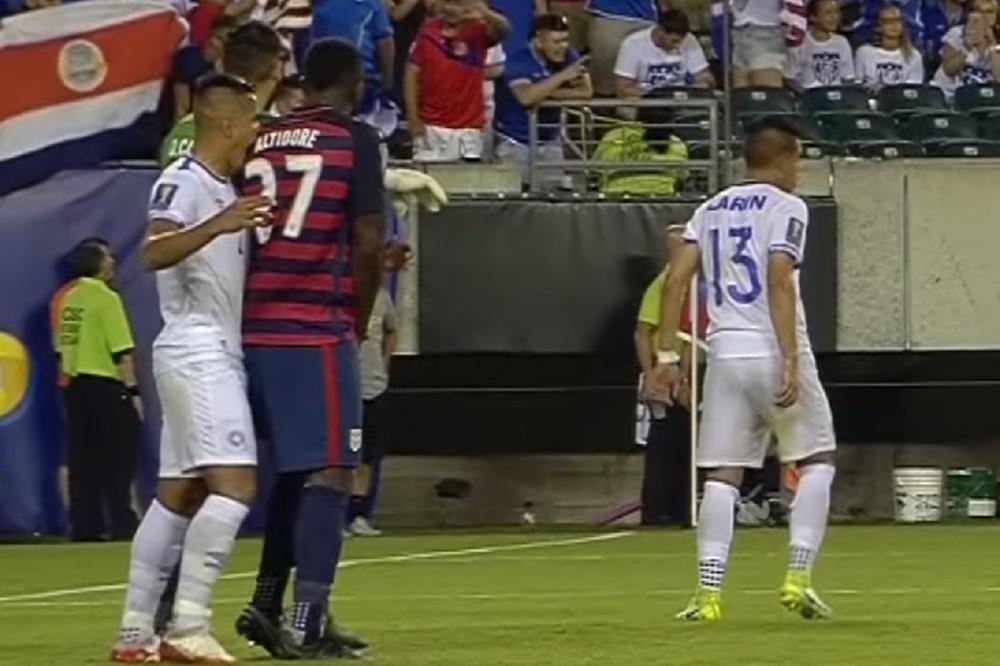 ZABORAVITE SUAREZA! Ovaj je još gori... Novi ujed na terenu zatresao je fudbalski svet! (VIDEO)