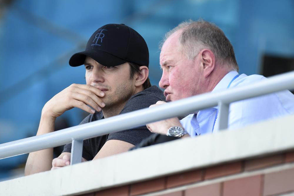 NAJLEPŠI GLUMAC NA SVETU IMA OZBILJAN DEFEKT KOJI KRIJE: Čudna deformacija na nozi EŠTONA KUČERA