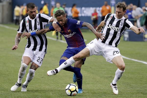 IZMEŠAO IH, IZLOMIO IH, PA IH NASLAGAO: Nejmar brazilskom magijom ponizio pet defanzivaca Juventusa! (VIDEO)