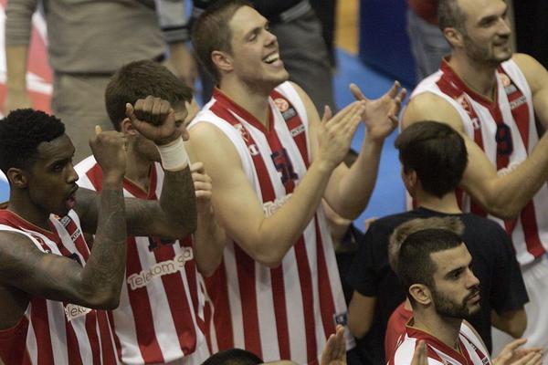 ON BI DOBRO DOŠAO ZVEZDI! Ljubimac Severa pratio meč sa Megom, pa zagolicao maštu Delijama! (VIDEO)