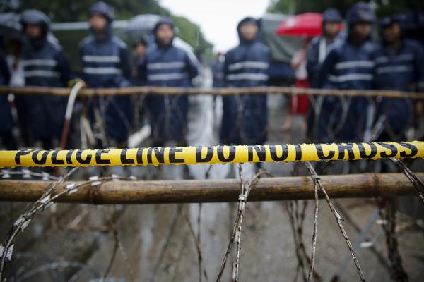 POBESNELI KINEZ NAPRAVIO POKOLJ: Makazama izbo petoro, pa nastavio KRVAVI PIR i kombijem pregazio osmoro ljudi