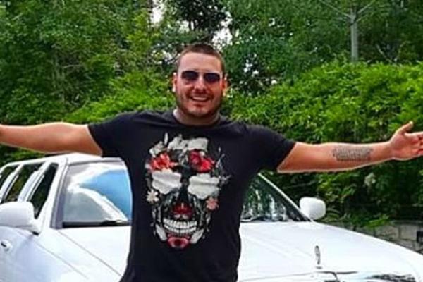 NE KRIJU SAMO PEVAČICE CELULIT! On je najveći hit ESTRADE: Skinuo se pa rukama krio stomak, ali PRESMEŠNO! (FOTO)