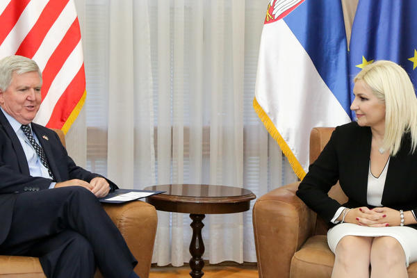 Mihajlović i Skot: Više investicija iz SAD kao rezultat uvođenja e - dozvola