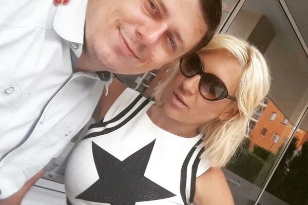 Voditeljka Parova javnim porukama BRUKA POLITIČARA! Prvo je ostavila svog verenika iz SNS, a sada mu zadala još žešći udarac! (FOTO)