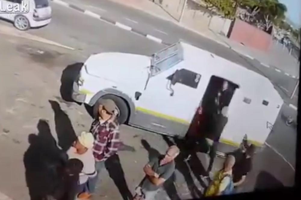 Najbrža pljačka u istoriji! Za tren oka slučajni prolaznici postali opasni razbojnici! (VIDEO)