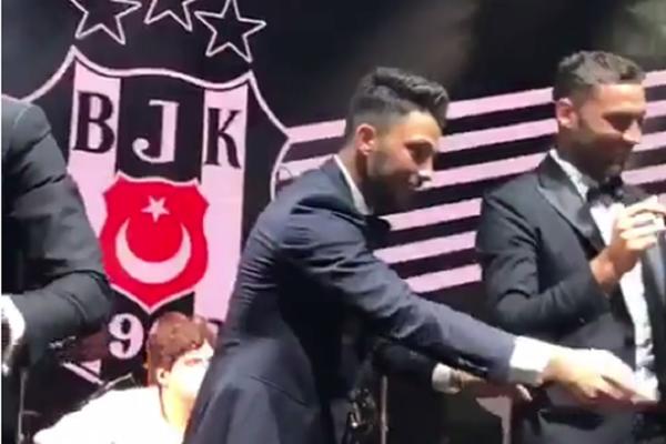 Tošićev ples gledalo 100.000 ljudi ! Posle ovoga, Karleuša mora da mu nađe mesto u sledećem spotu! (VIDEO)