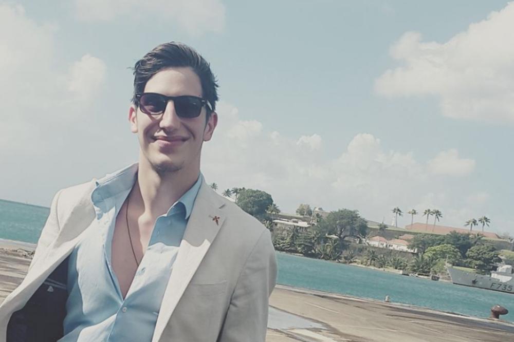 "SRPSKI BOG SEKSA PONOVO NAPADA" Sin Isidore Bjelice u ludoj avanturi sa četiri devojke