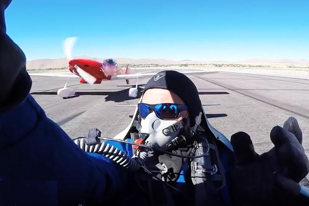 Kako je moguće da je izvukao živu glavu?! Žestok sudar aviona i jedrilice nasred aerodroma! (VIDEO)