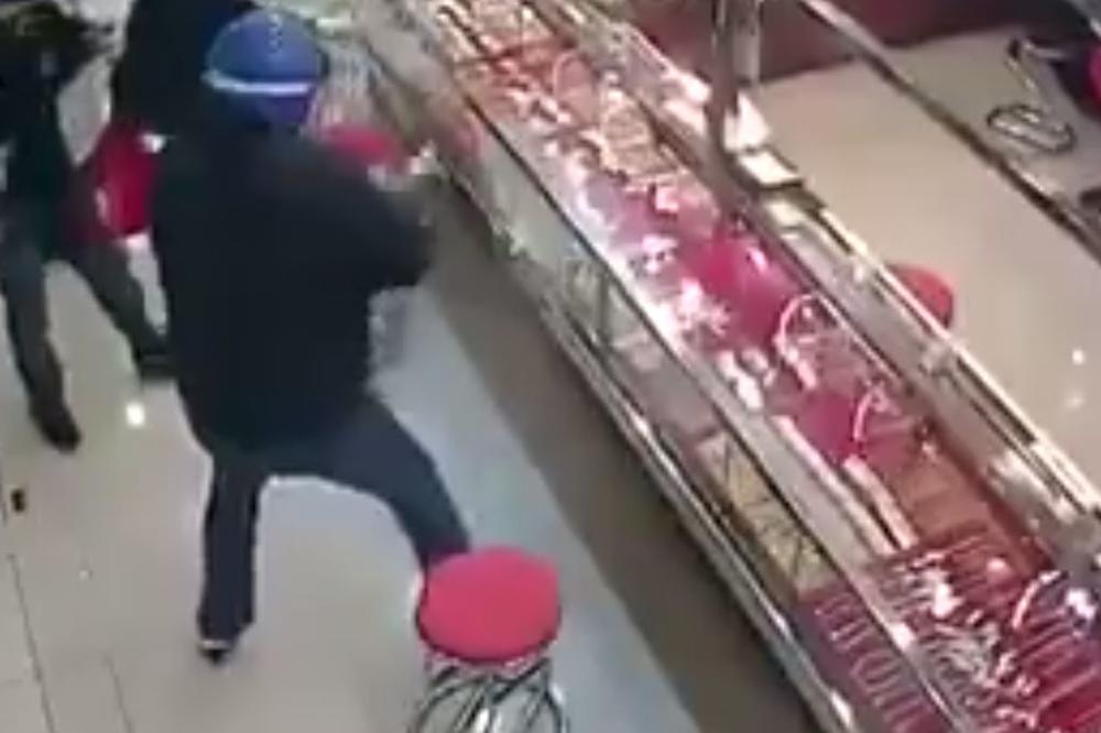 OVO SU DEFINITIVNO NAJGLUPLJI LOPOVI NA SVETU: Kad ih vidite u akciji, SAŽALIĆETE SE! (VIDEO)