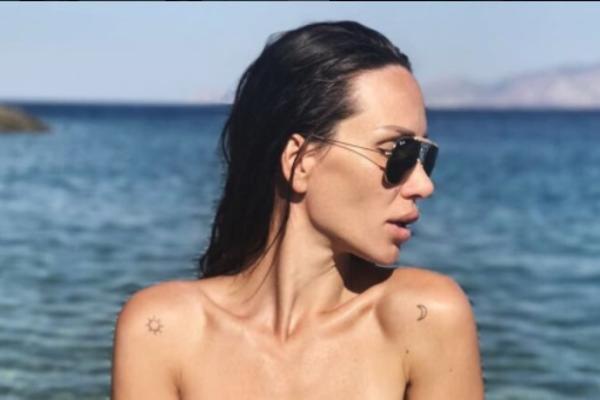 DEFINITIVNO JE ISTA MAJKA DOK JE BILA SEKS BOMBA JUGE: Ova fotografija je dokaz! (FOTO)