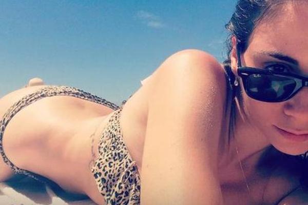 ONA JE BOGATA ROĐAKA KARIĆA! Oprobala se kao pevačica, udala se i sada RASKALAŠNO živi u Berlinu! (FOTO)