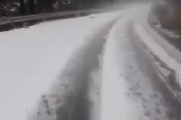 VELIKO NEVREME: Istru pogodio snažan grad, na ulicama grtalice! (FOTO) (VIDEO)