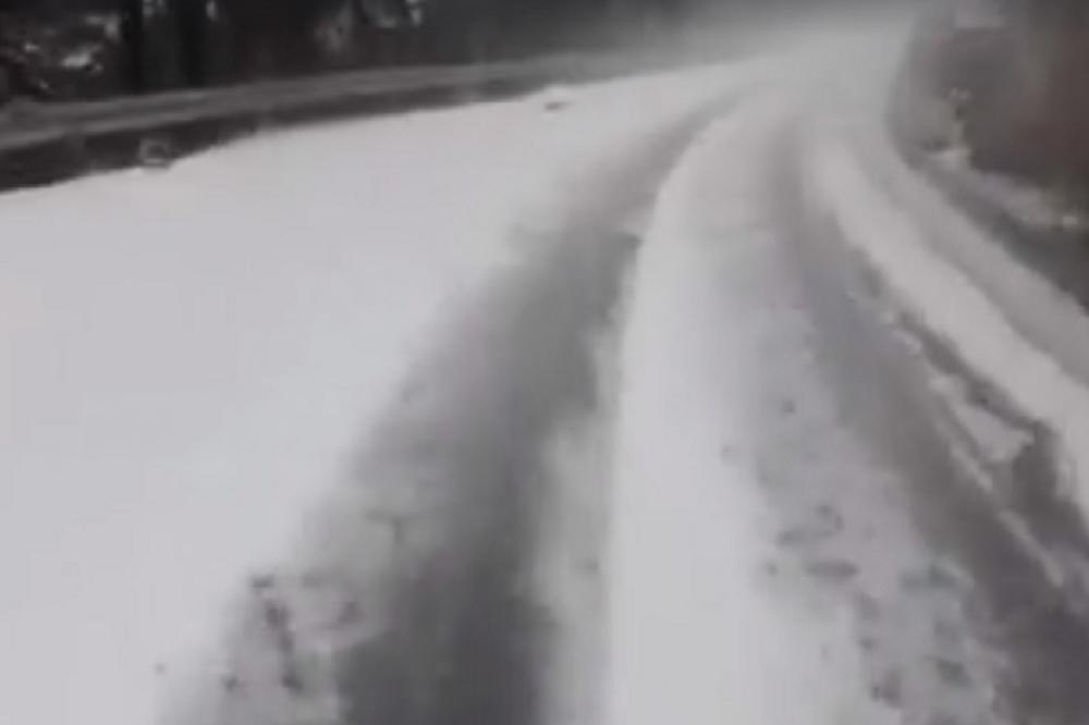 VELIKO NEVREME: Istru pogodio snažan grad, na ulicama grtalice! (FOTO) (VIDEO)