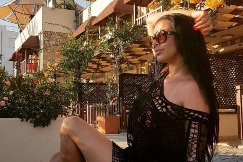 DOŽIVELA JE TRAGIČAN GUBITAK NA MORU: Naša pevačica potpuno emotivno uništena