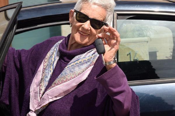 PROZUJALA PORŠEOM: Bakica (79) vozila 238 na sat, a na sudu je imala genijalan odgovor!