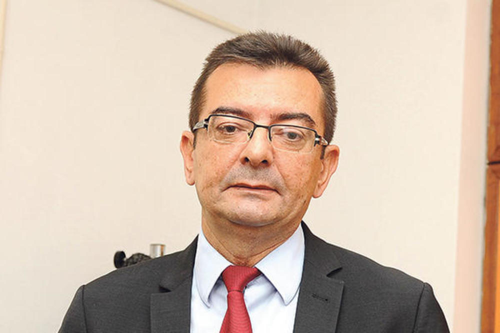 JANKO VESELINOVIĆ: Vučić je zamenio fotelju za Kosovo