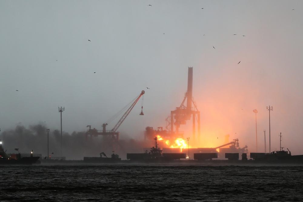APOKALIPSA U ISTANBULU: Kolaps u gradu zbog nevremena, dve osobe povređene, eksplozija u luci! (VIDEO)