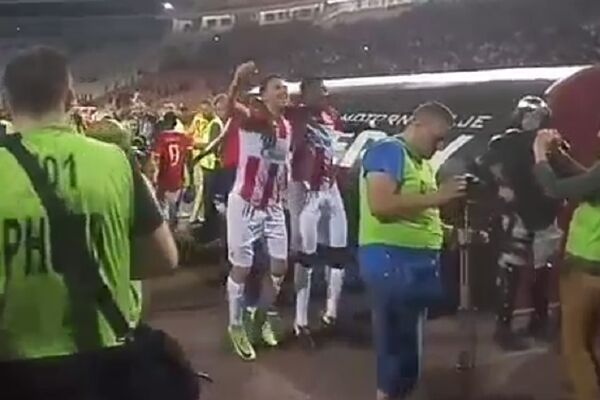 NE JEDAN, VEĆ DVOJICA! Dva Zvezdina igrača povela navijanje posle Sparte, Sever upao u TRANS! (VIDEO)