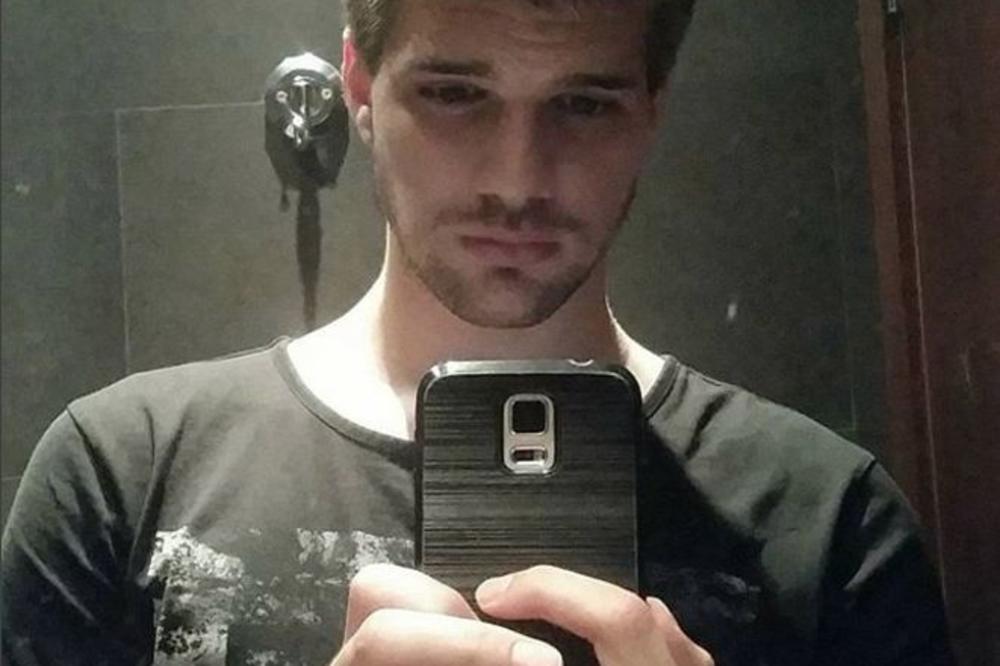 LJUDI MOJI, KAKAV FRAJER! Brajin sin je smrt za žene, građen kao Apolon, lep k'o lutka! (FOTO)