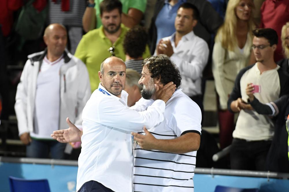 Cela reprezentacija u izolaciji, selektor preklinje: Imamo zaraženog, ali ne širite dezinformacije!