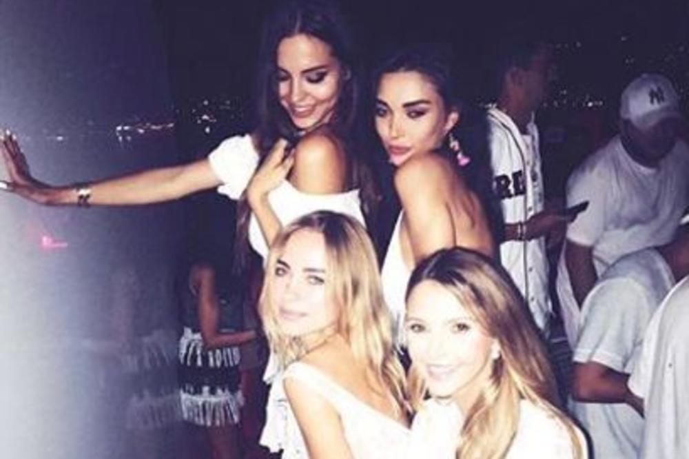 LUKSUZ, LEPOTICE, BROD, ŽURKA! Piksijeva deca iznajmila jahtu i napravila provod za pamćenje! (FOTO)