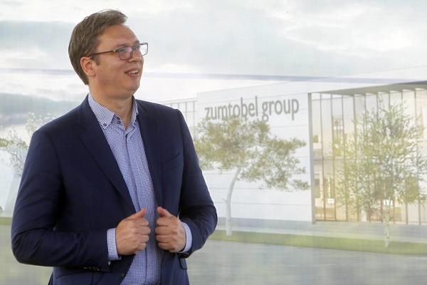 KO JE OVDE LUD?! 700.000 ljudi na birou čeka posao, a Vučić najavljuje: UVOZIĆEMO RADNIKE IZ INOSTRANSTVA!