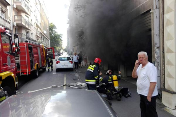 POŽAR BUKTI U BLIZINI BOLNICE, UGROŽENE I KUĆE! Novi Pazar u plamenu!