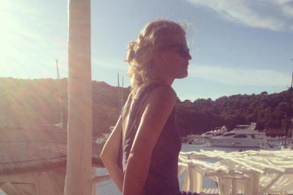 BUDUĆA PRINCEZA JE PRELEPA! Karađorđević pokazao verenicu, i više nego dostojnu titule (FOTO)